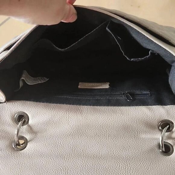 Forever 21 taupe quilted shoulder bag - Picture 8 of 8